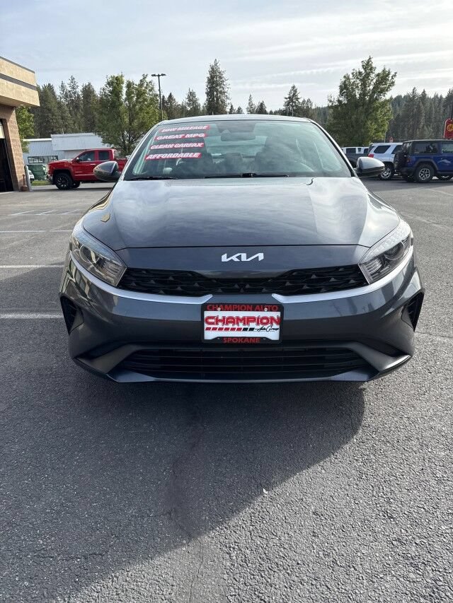Used 2022 Kia Forte LXS FWD image 2