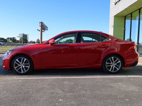 Used 2019 Lexus IS 300 image 6