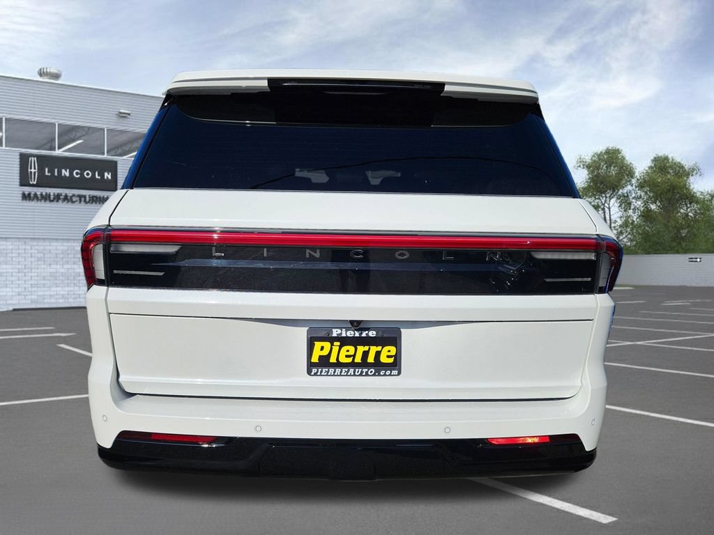 New 2027 Lincoln Navigator Reserve w/ Jet Appearance Package AWD/4WD image 4