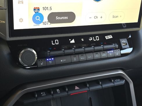New 2026 Toyota Tundra Limited AWD/4WD image 17