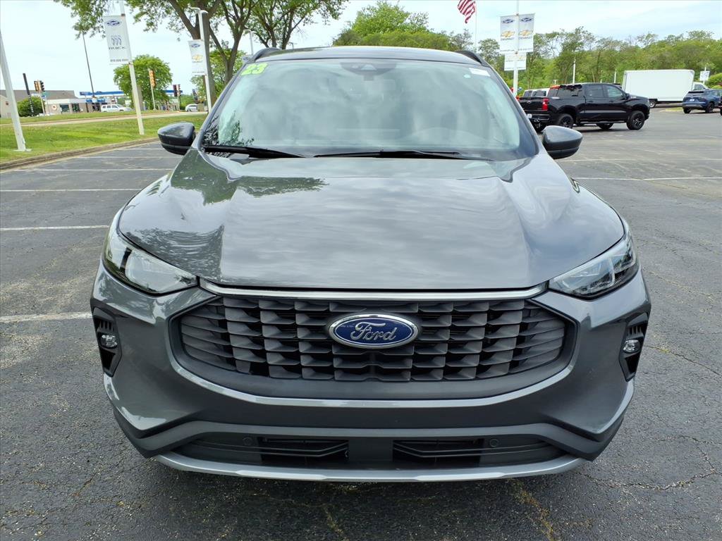 Used 2025 Ford Escape Platinum AWD/4WD image 2