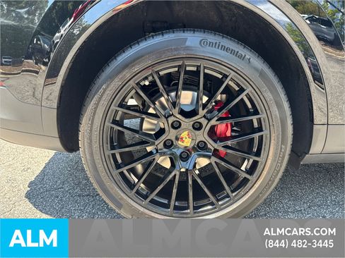 Used 2022 Porsche Cayenne S image 21