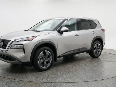 Used 2025 Nissan Rogue SV AWD/4WD image 3