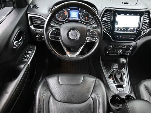 Used 2019 Jeep Cherokee Overland w/ Technology Group FWD image 12