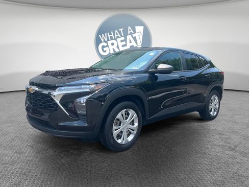 Used 2024 Chevrolet Trax LS FWD image 7