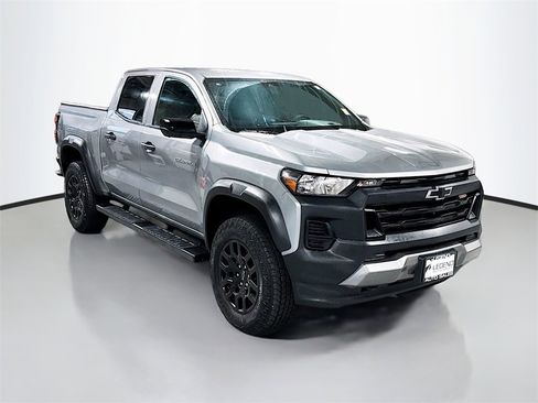 Used 2024 Chevrolet Colorado Trail Boss w/ Technology Package image 3