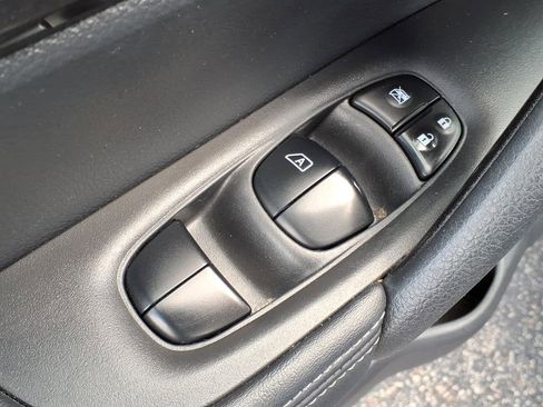 Used 2019 Nissan Rogue SV AWD/4WD image 16