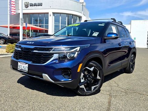 Used 2024 Kia Seltos EX image 3