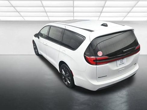 New 2026 Chrysler Pacifica Select image 14