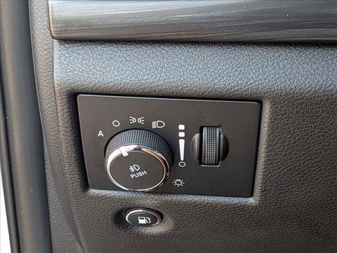 Used 2021 Jeep Grand Cherokee Laredo X AWD/4WD image 25