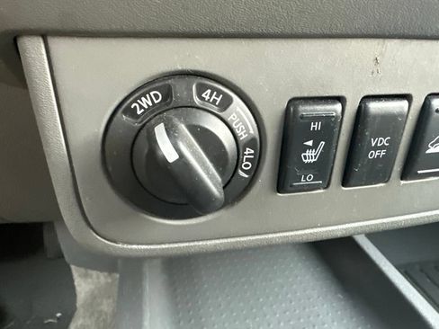 Used 2011 Nissan Frontier SL AWD/4WD image 21