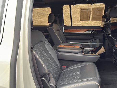 Used 2022 Jeep Grand Wagoneer Series III w/ Rear Seat Video Group 1 AWD/4WD image 27