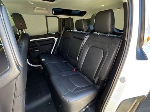 Used 2025 Land Rover Defender 110 S image 22