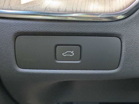 New 2026 Volvo XC60 B5 Plus w/ Protection Package Premier AWD/4WD image 33