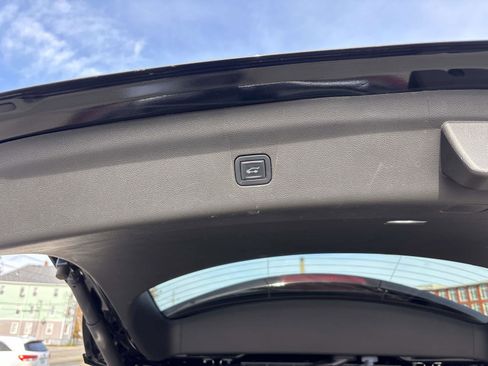 Used 2022 Buick Enclave Essence w/ Experience Buick Package image 17