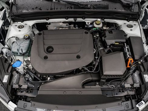 Certified 2025 Volvo XC40 B5 Ultra w/ Climate Package image 20