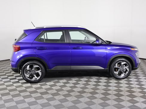Used 2024 Hyundai Venue SEL image 5