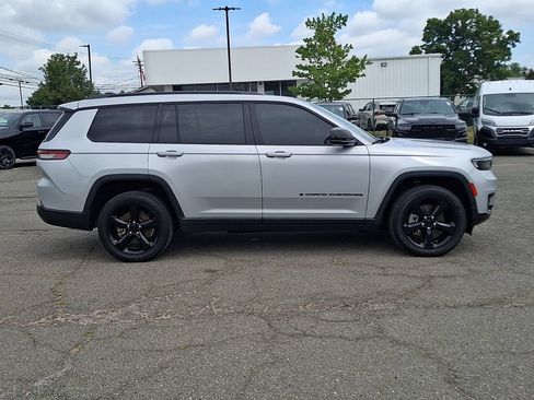 Used 2022 Jeep Grand Cherokee L Laredo AWD/4WD image 10