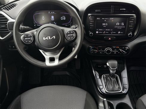 Used 2023 Kia Soul LX w/ LX Technology Package image 11