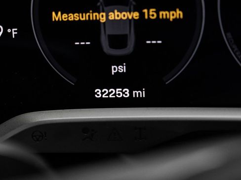 Used 2021 Porsche Taycan 4S w/ Premium Package image 18