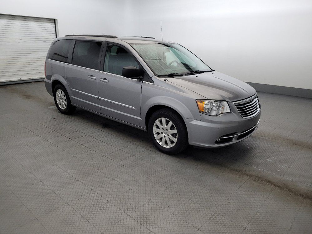 Used 2016 Chrysler Town & Country Touring FWD image 11