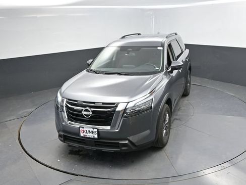 Used 2025 Nissan Pathfinder SV FWD image 38