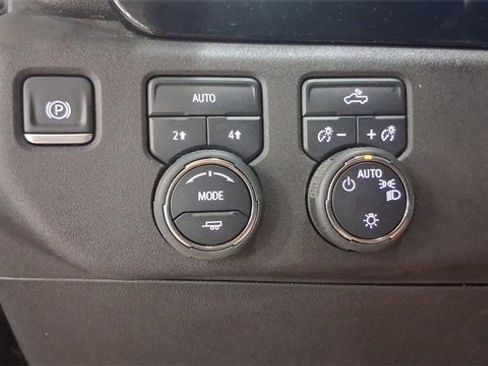 Used 2025 Chevrolet Silverado 1500 LT image 31