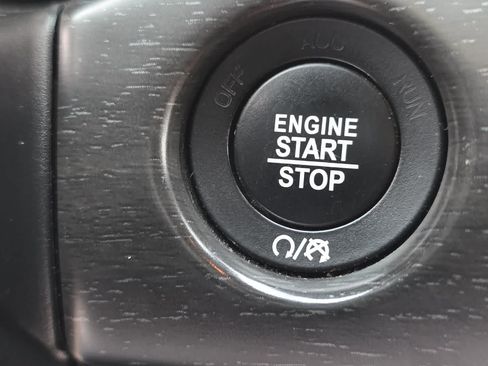 Used 2018 Jeep Grand Cherokee Altitude RWD image 23