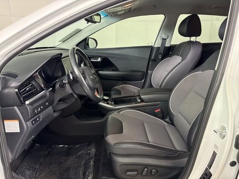 Used 2022 Kia Niro EX image 17