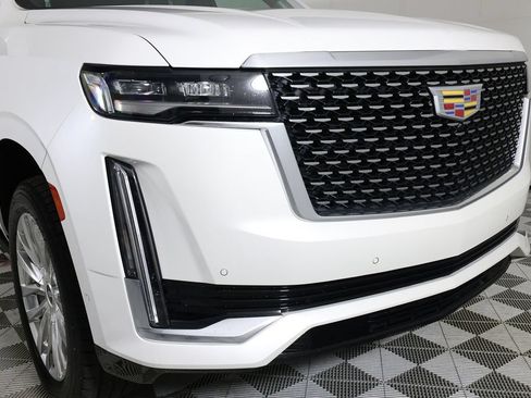 Used 2022 Cadillac Escalade Premium Luxury w/ Performance Package AWD/4WD image 42