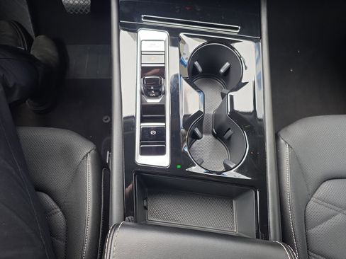 Used 2024 Volkswagen Atlas SE image 21