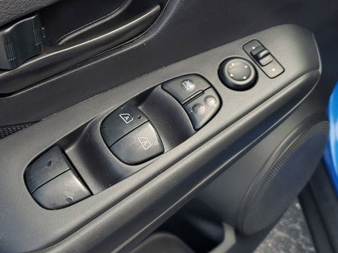 Used 2021 Nissan Kicks S image 14