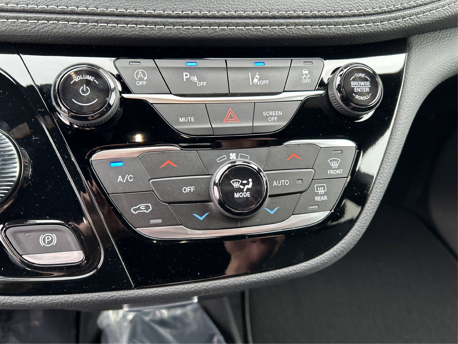 New 2026 Chrysler Pacifica Select FWD image 26