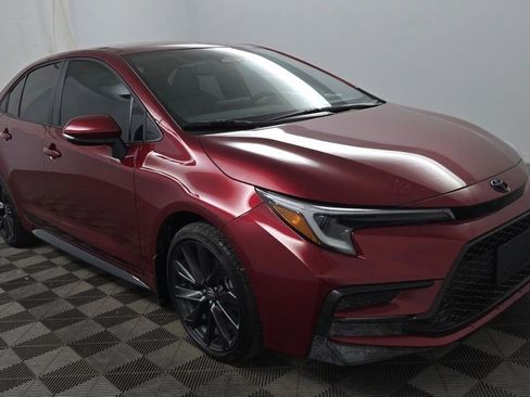 Used 2025 Toyota Corolla SE FWD image 2