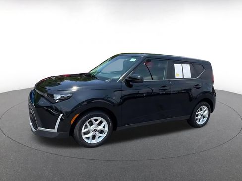 Used 2025 Kia Soul LX w/ LX Technology Package FWD image 8