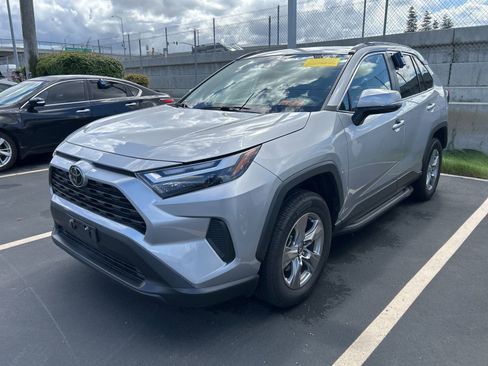 Used 2022 Toyota RAV4 XLE w/ Convenience Package image 2
