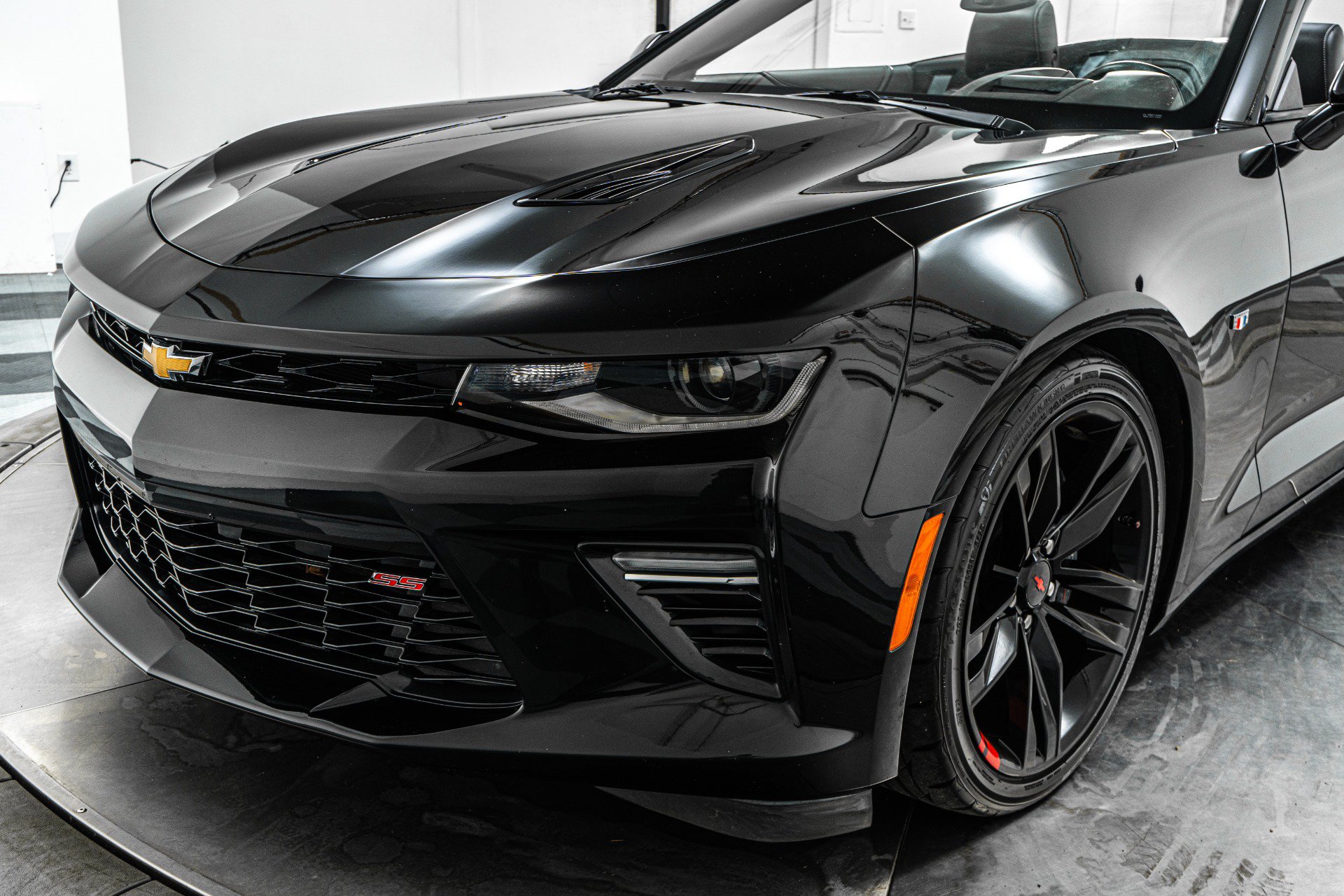Used 2018 Chevrolet Camaro SS RWD image 32