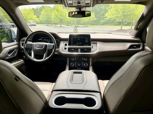 Used 2021 GMC Yukon SLT w/ SLT Premium Package AWD/4WD image 24