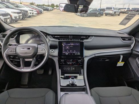 New 2025 Jeep Grand Cherokee L Laredo w/ Luxury Tech Group I RWD image 16