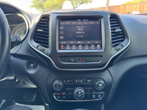 Used 2019 Jeep Cherokee Trailhawk AWD/4WD image 17
