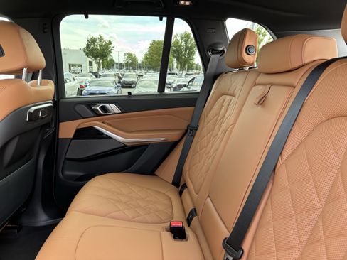 Used 2026 BMW X5 xDrive40i w/ M Sport Package AWD/4WD image 32