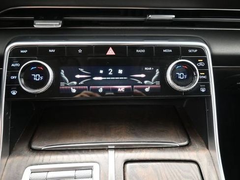 Used 2024 Genesis GV80 2.5T AWD/4WD image 3