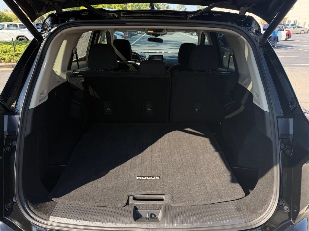 Used 2025 Nissan Rogue SV FWD image 41