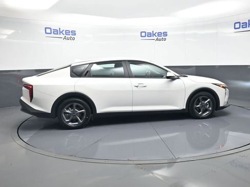 New 2025 Kia K4 FWD image 9
