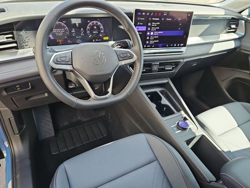 New 2026 Volkswagen Tiguan SE AWD/4WD image 2