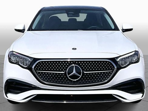 Used 2025 Mercedes-Benz E 350 4MATIC Sedan image 4