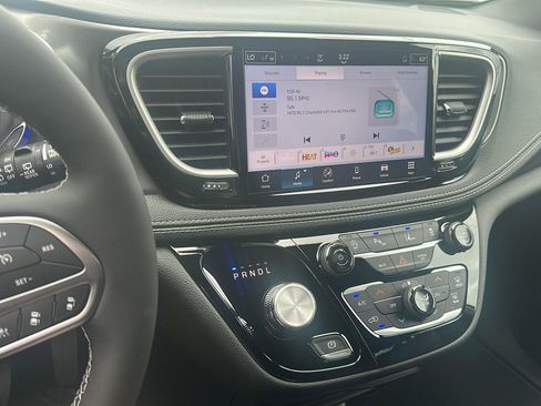 New 2026 Chrysler Pacifica Select image 15