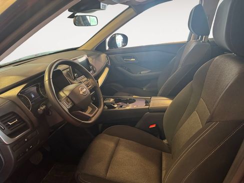 Used 2025 Nissan Rogue SV FWD image 9