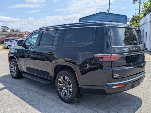 Used 2025 Jeep Wagoneer 4WD w/ Convenience Group I image 6