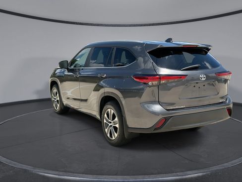 Used 2023 Toyota Highlander XLE FWD image 10